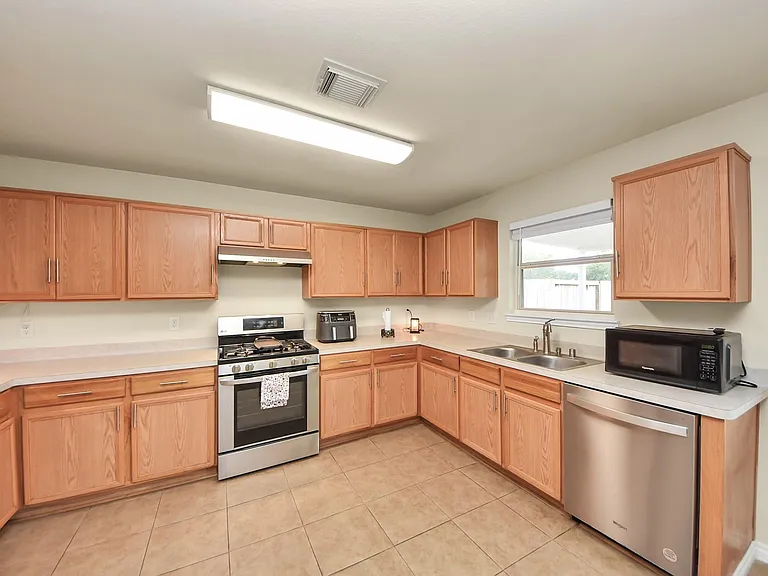 17006 Kemble Creek Dr — Photo 6