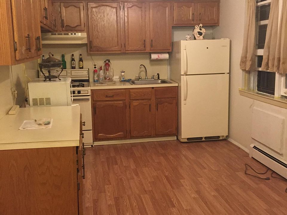 1st image of 1467 E 70th St