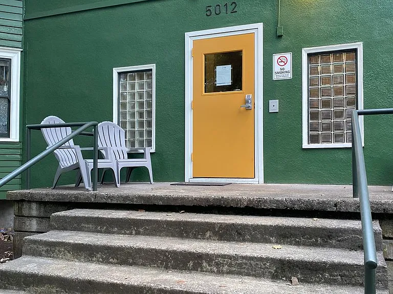 57 Alberta — Photo 22