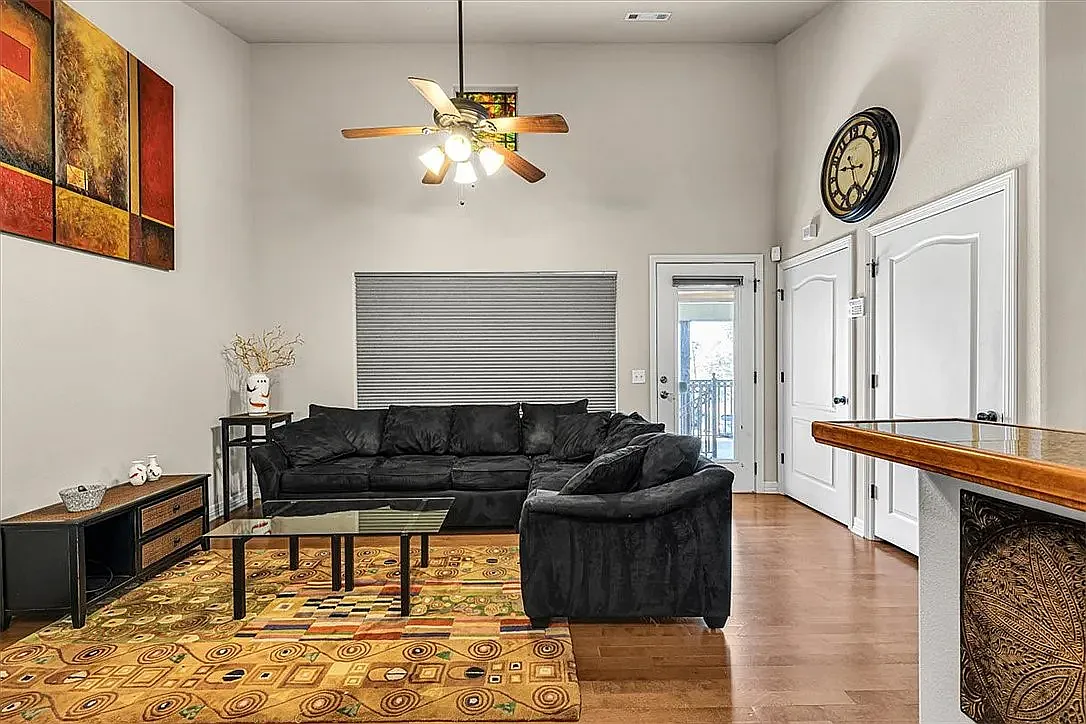 2 bed, 980 sqft, $1,100 — Photo 3
