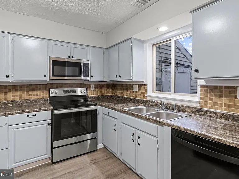 1718 Brightwell Ct — Photo 9