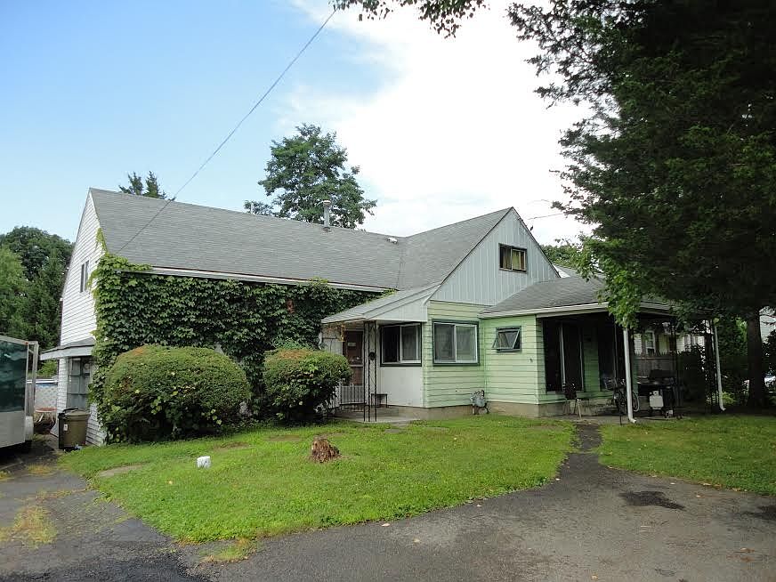1st image of 712 Carl St