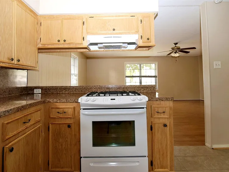 111 Azalea St — Photo 8