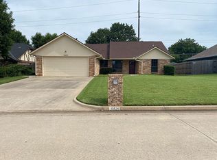 10521 Honeysuckle Ln, Oklahoma City, OK 73130