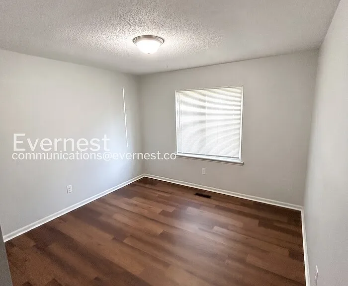 1925 2nd Ave — Photo 6