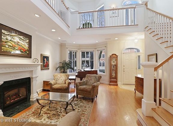 3rd image of 3327 N Kenmore Ave