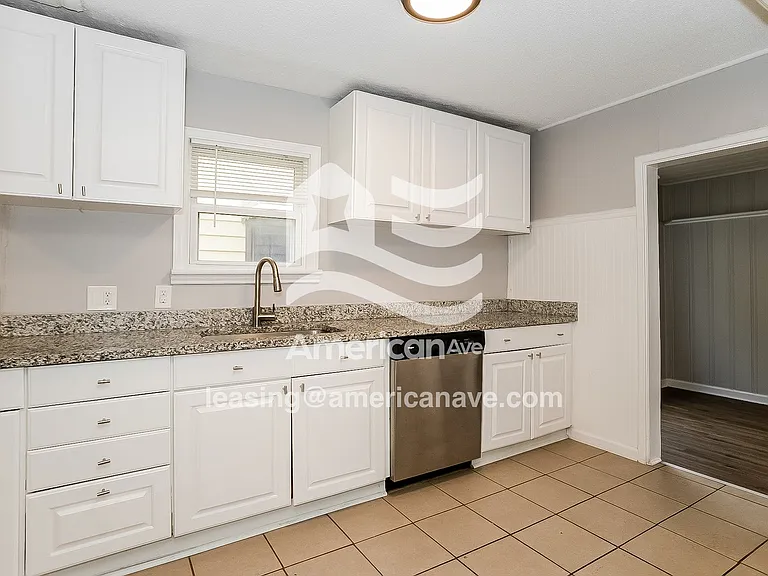 571796_006_kitchen_6.jpg