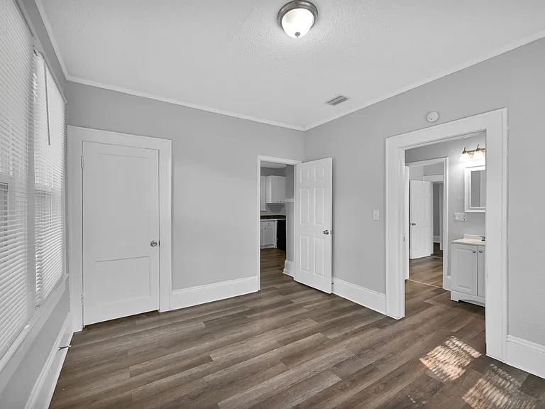 326 Basswood St — Photo 12