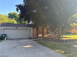 358 Applegrove St NE, North Canton, OH 44720