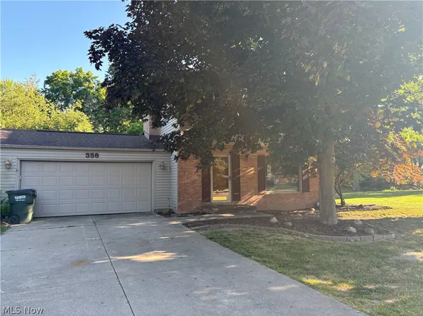 358 Applegrove St NE, North Canton, OH 44720