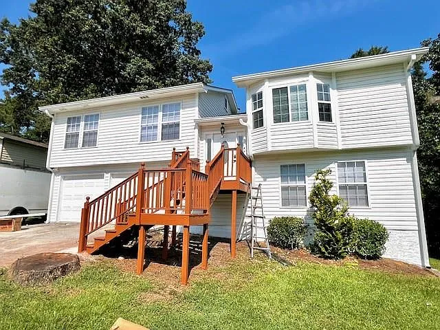 2703 Seneca Trl