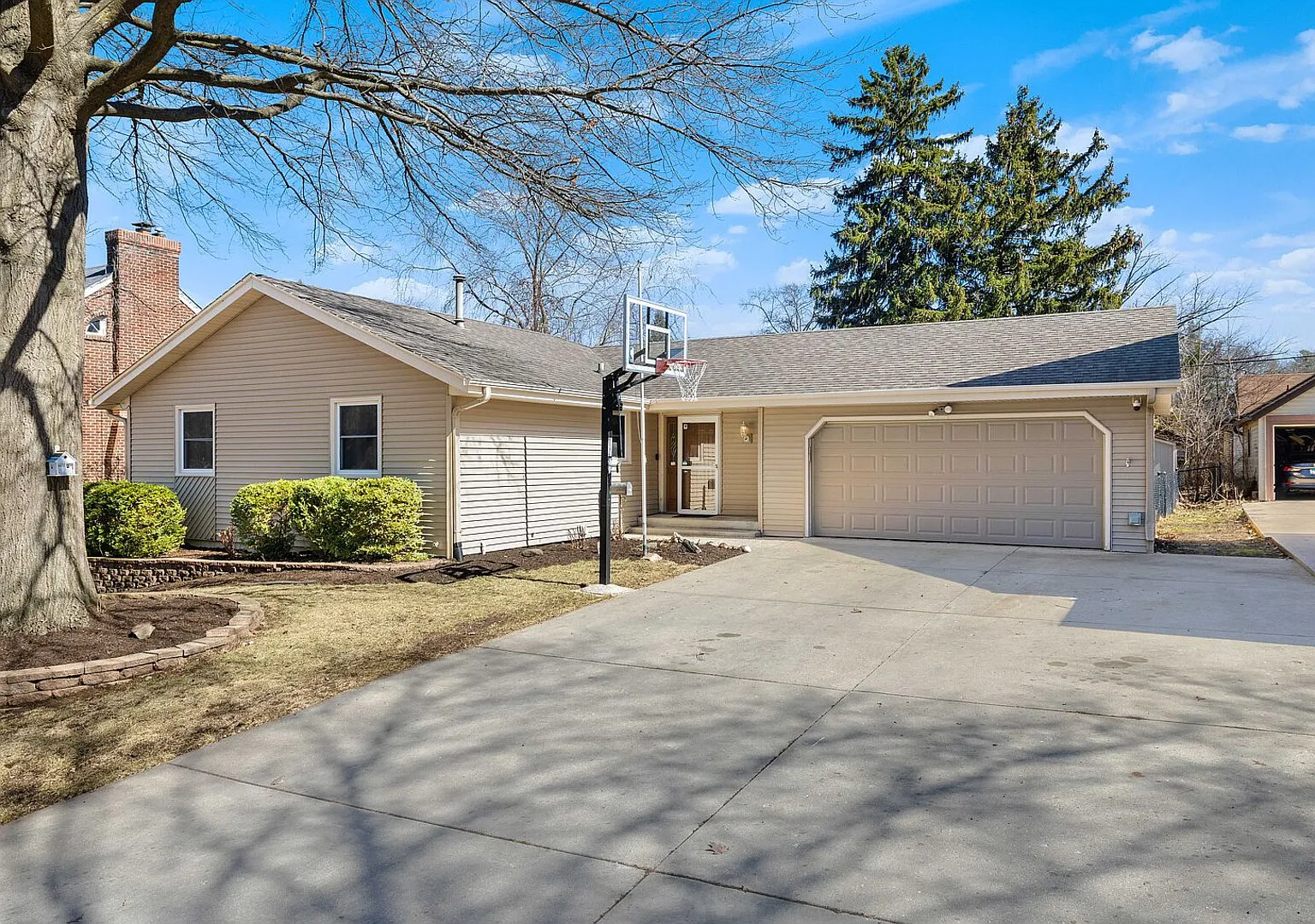 Insurance Housing Ready | Fully Furnished 5BR in Rockford — Photo 1