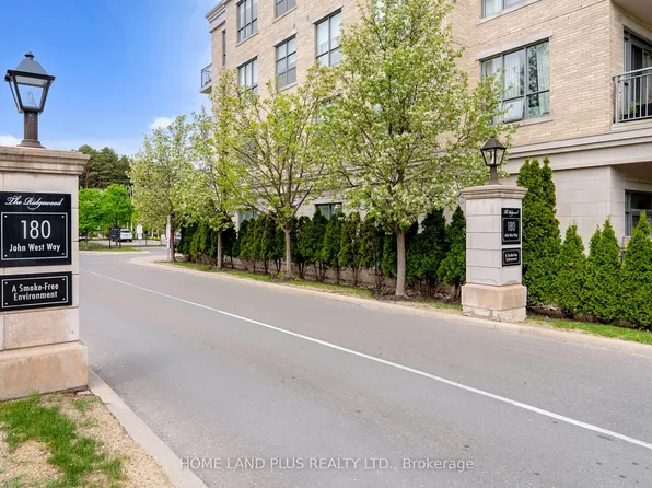 180 John West Way #422, Aurora, ON L4G 0R3