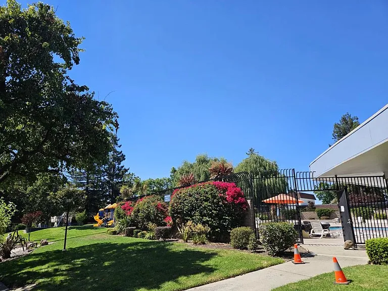 1937 Messina Dr — Photo 17