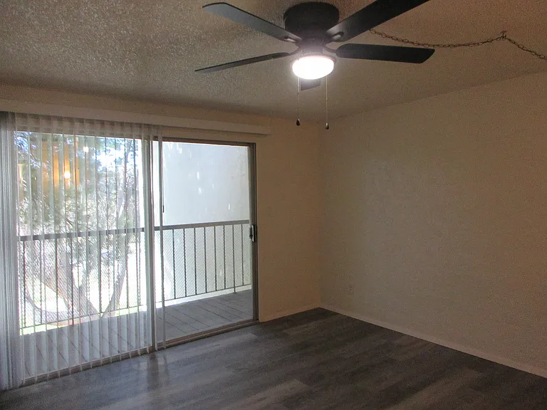 209 Kino Springs Dr #C — Photo 10