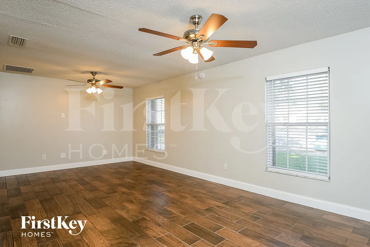 Building Photo - 585 Walden Ct