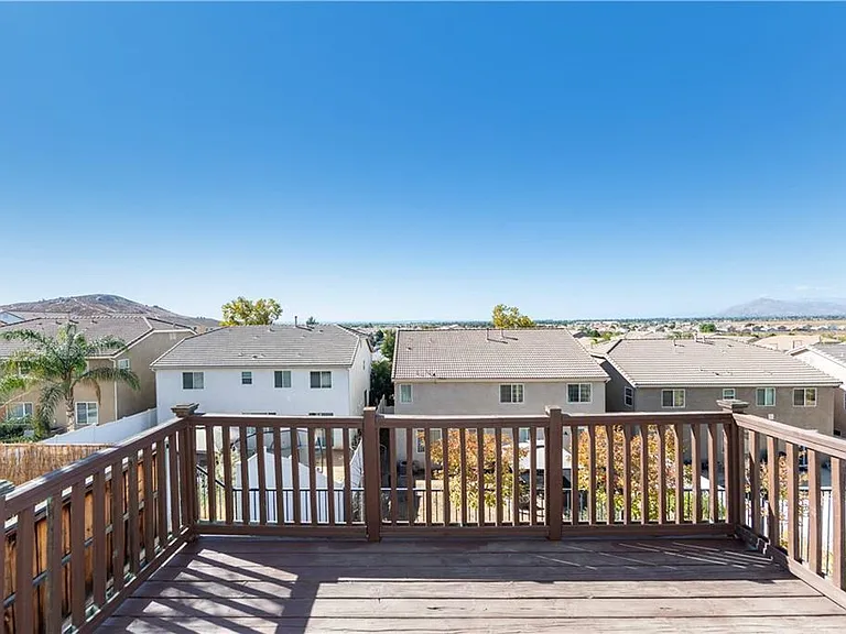 15561 Hammett Ct — Photo 23