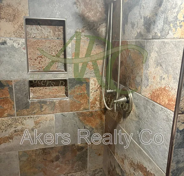 123 Van Buren St #DOWNSTAIRS — Photo 2