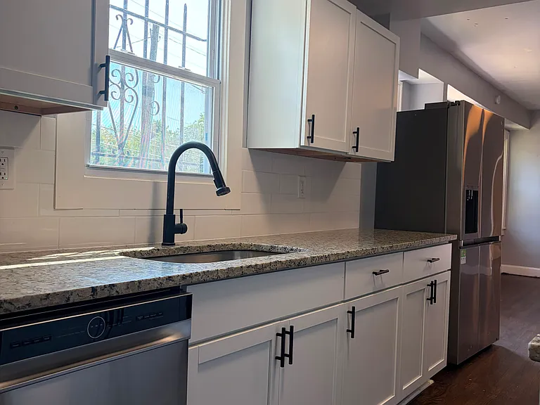 5447 Highland Ave — Photo 8