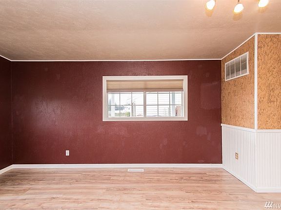 5th image of 1211 S Evergreen Dr