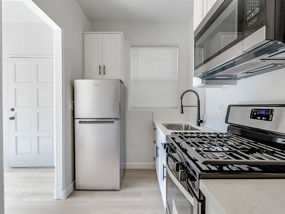 1st image of 2967-69 E St #105