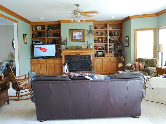 5th image of 638 Eaglesridge Dr