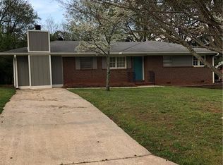 907 Meadow Rock Dr, Stone Mountain, GA 30083