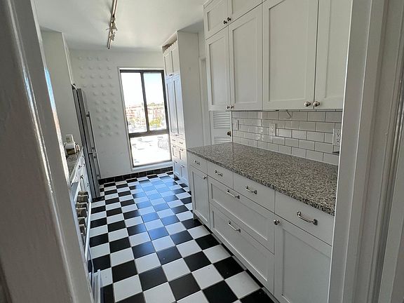 Lots of storage in the kitchen
