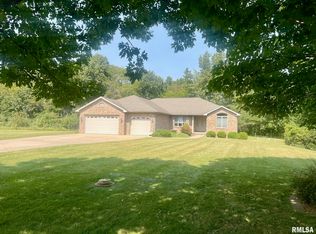 17220 Timber Edge, Petersburg, IL 62675