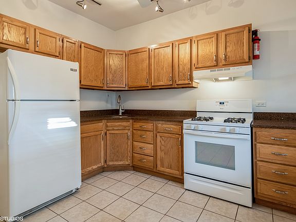 5th image of 2421 W Lyndale St #1