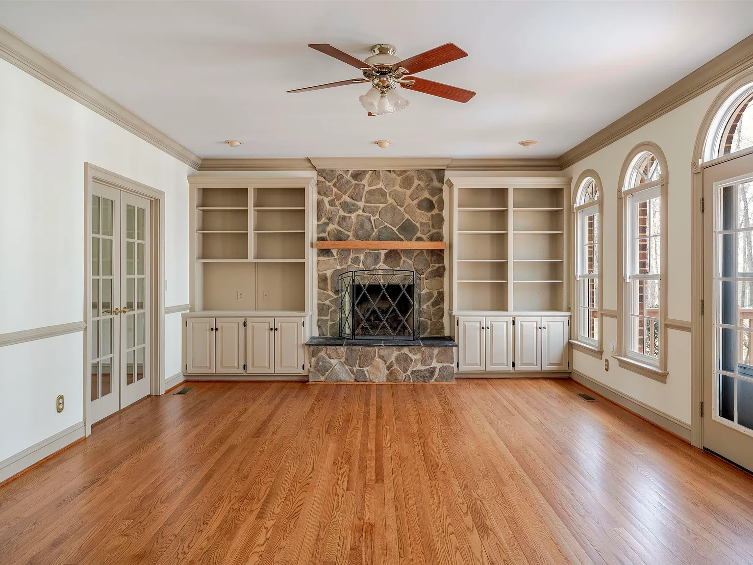 4 bed, 3.5 bath, 3158 sqft, $4,900 — Photo 3