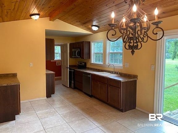 4th image of 7543 Martin Ln