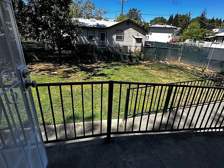 1836 Continental St — Photo 32