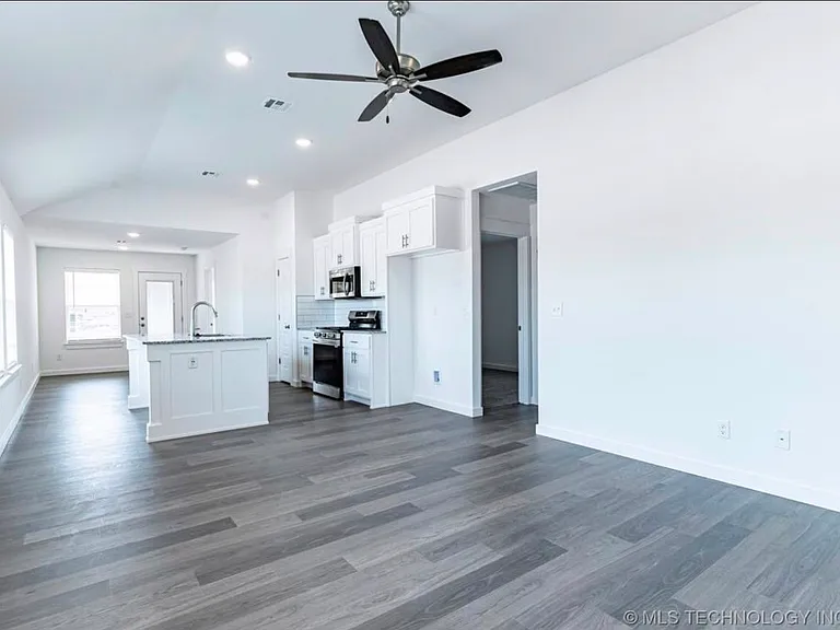15116 E 38th Pl S — Photo 5