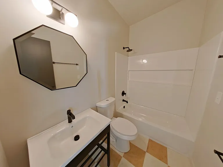University Manor - Newly Renovated Units just a short walk from Campus! — Photo 69