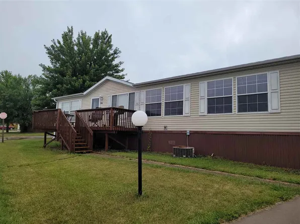 744 Bay Ridge Dr, Iowa City, IA 52246