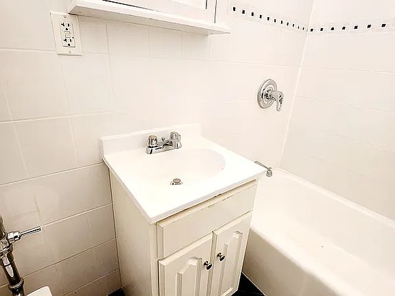 3rd image of 206 W 106th St APT 61