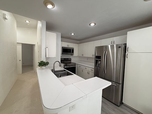 5th image of 528 Mananai Pl #T