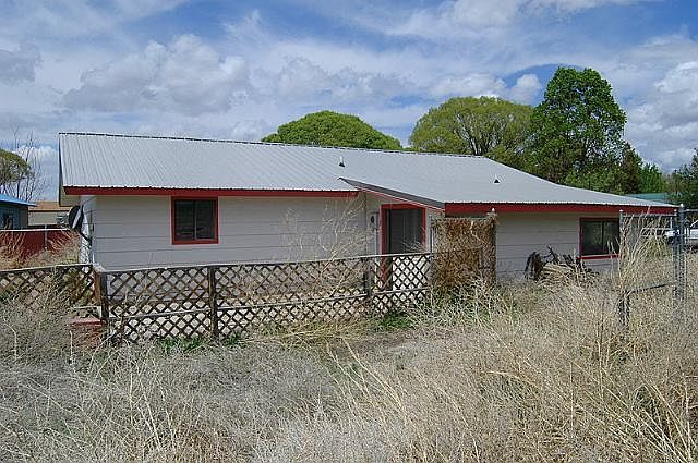 2nd image of 716 W 11th St