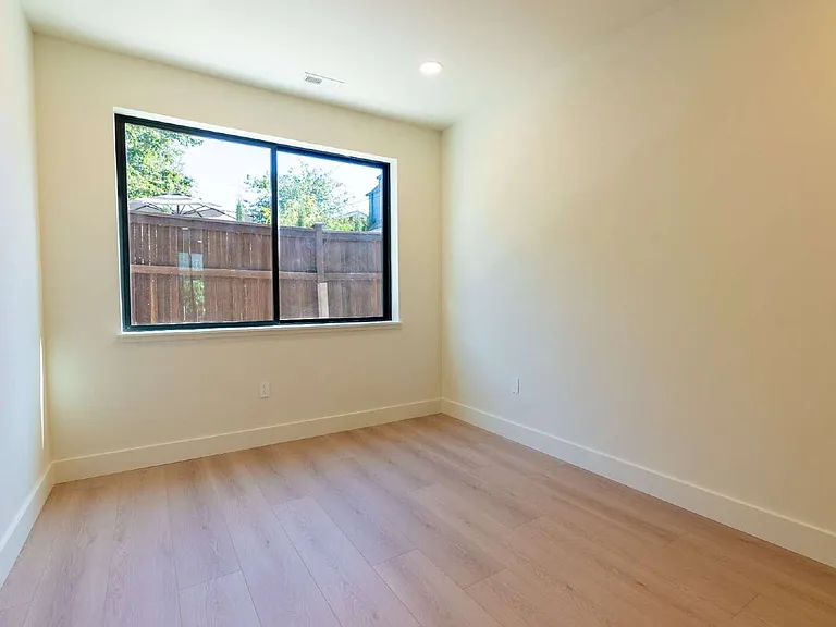 822 W 22nd Ave — Photo 41