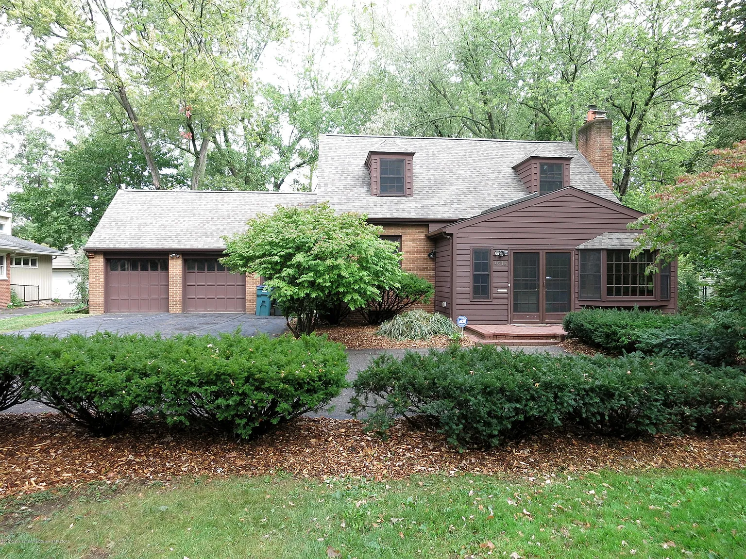1615 E Roseland Ave photo 1