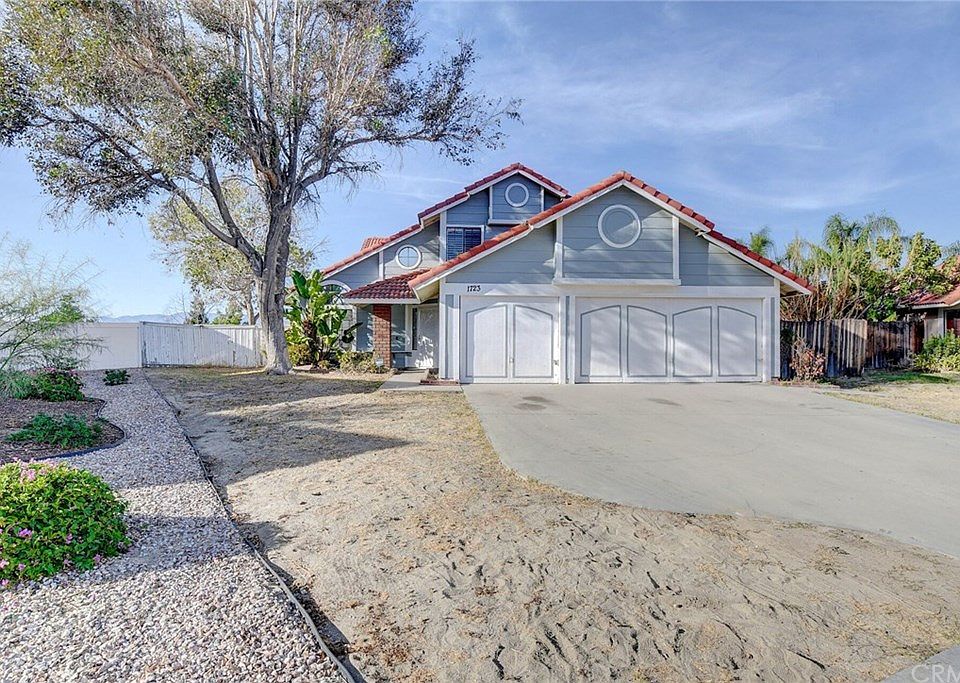 1st image of 1723 Deanna Way