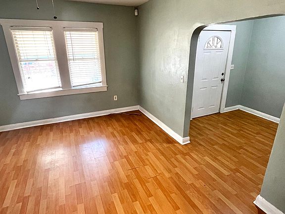 3rd image of 301 W Osborne Ave