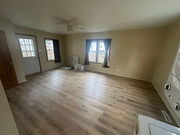 1519 Douglas Ave — Photo 3