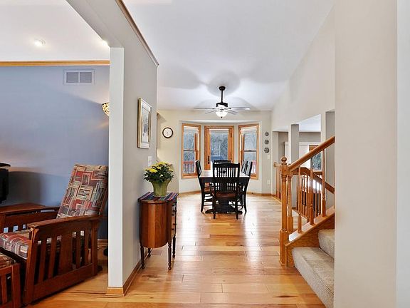 5th image of 2600 Windsor Ln