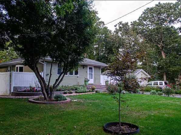 39 Patchogue Avenue, Mastic, NY 11950