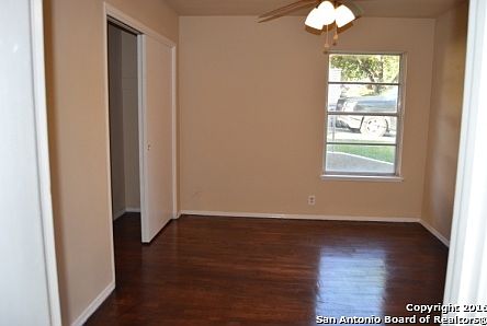 5th image of 4507 Hollyridge Dr