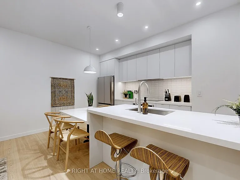 798 Dovercourt Rd #2 — Photo 4