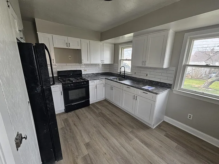 21301 Arbor Ave — Photo 4