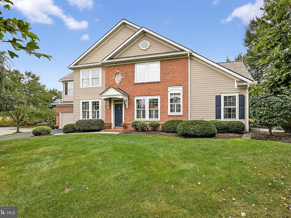 1st image of 30 Farmview Ln